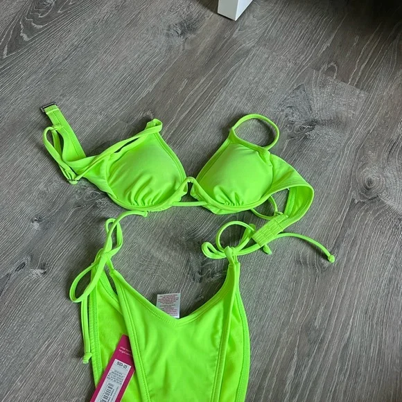 Neon green two piece bikini - Picture 3 of 4